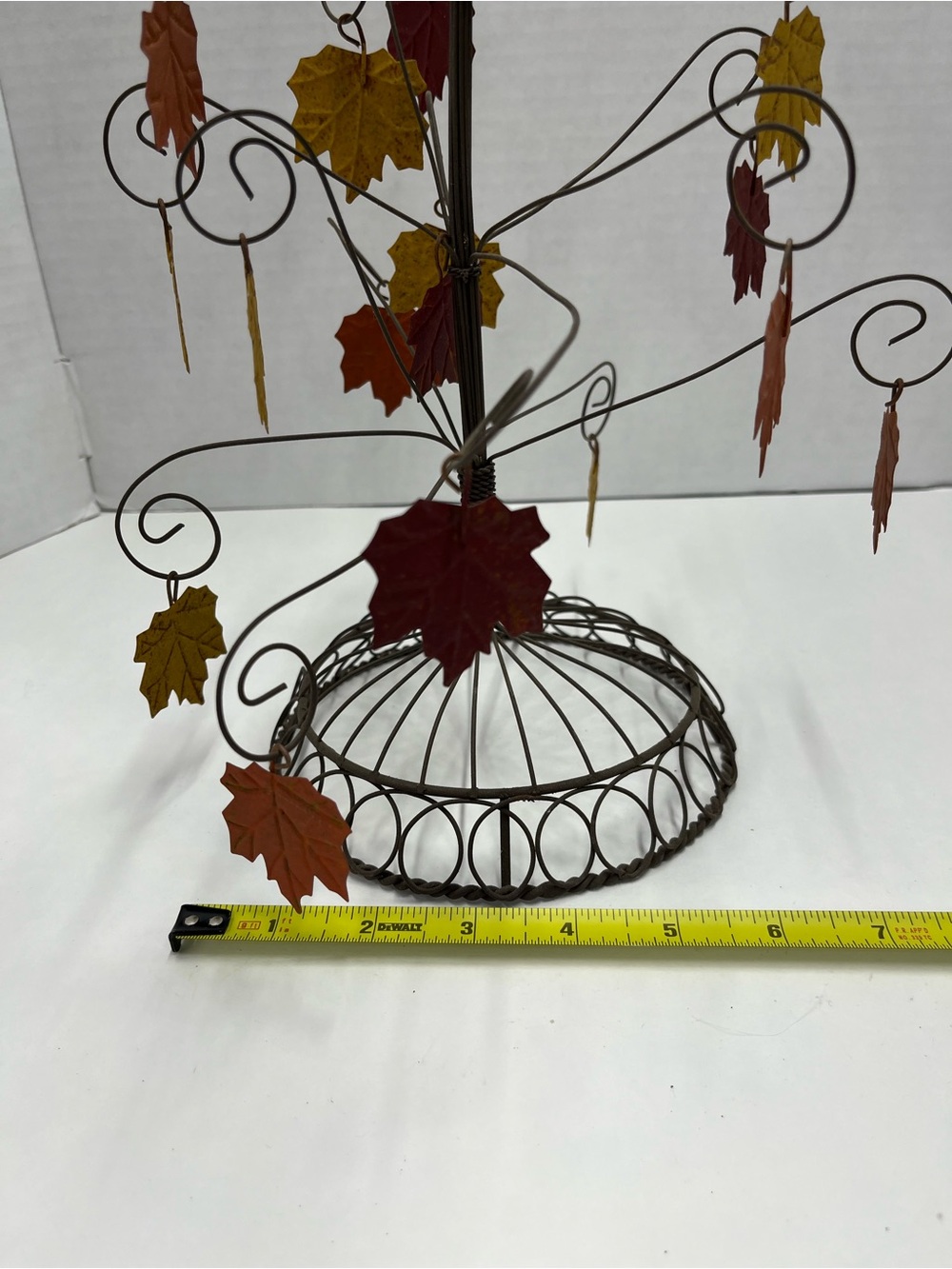 Wire tree with autumn leaves decor/ornaments - Picture 4 of 5